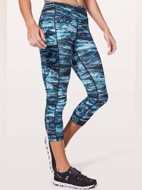 NEW WITH TAGS - LULULEMON - Speed Up Crop 21". Shorelines Multi-Blue. Size 12.